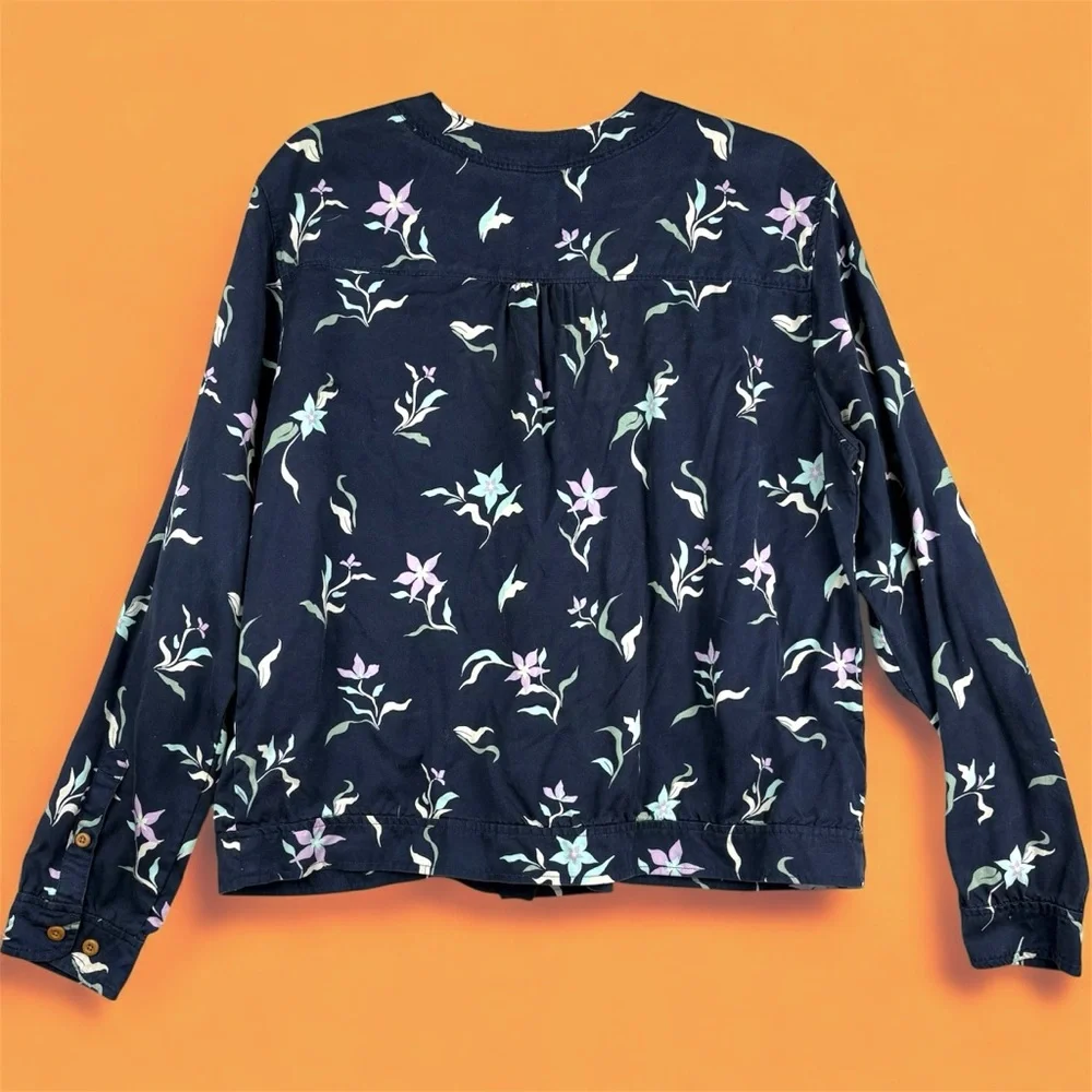 Duluth Trading Company Floral Tencel Printed Wrap Shirt Large Biodegradable Luxe - Picture 3 of 11